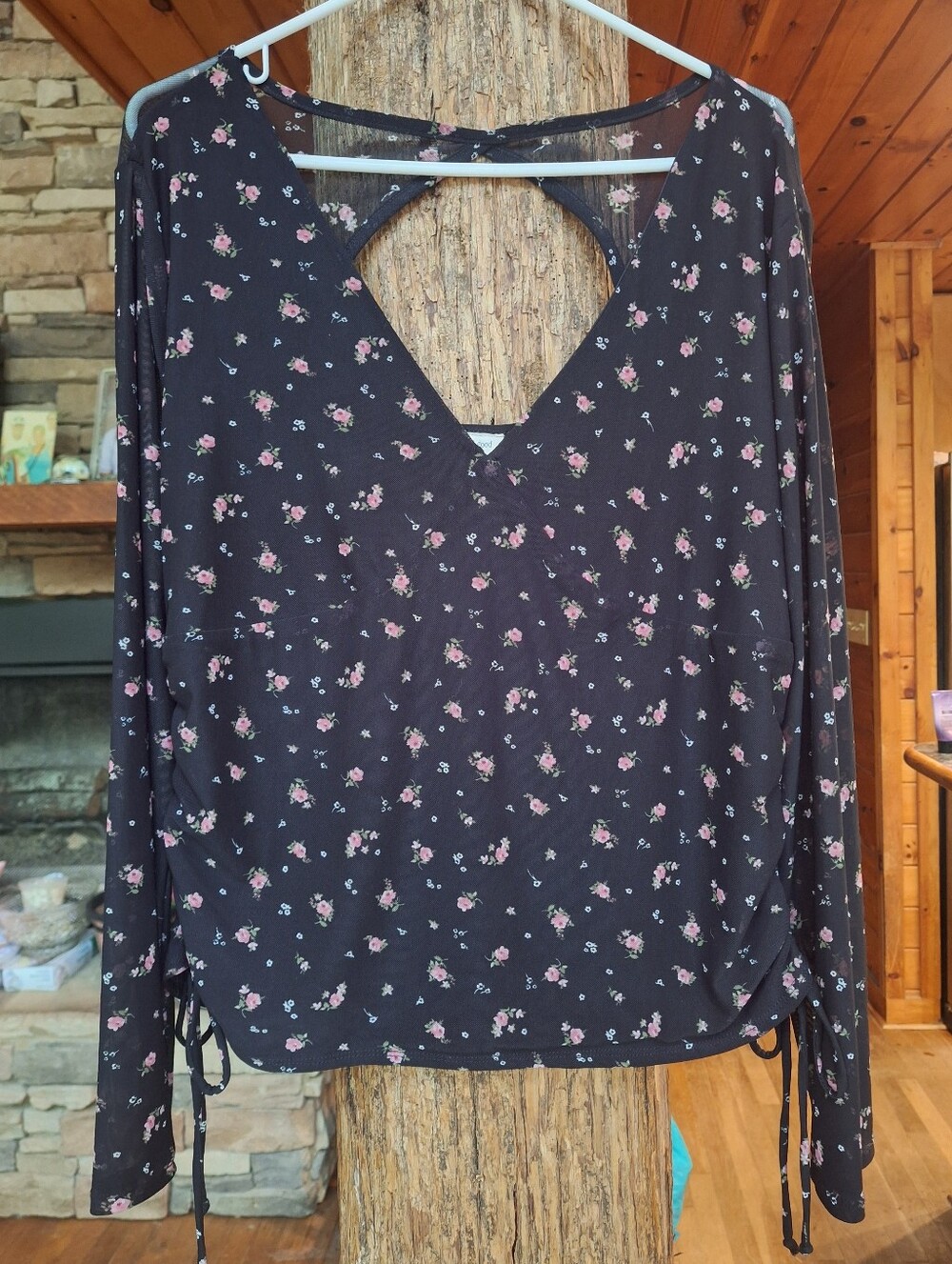 Women’s Black Floral Long-Sleeve V-Neck Blouse XL By the general good